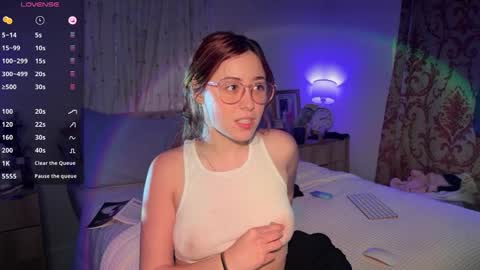 Snapshot of pretty_in_p1nk chatting on December 6, 2024, 5:53 am Sophie online show from December 6, 2024, 5:53 am