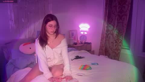 Snapshot of pretty_in_p1nk chatting on December 12, 2024, 3:43 am Sophie online show from December 12, 2024, 3:43 am