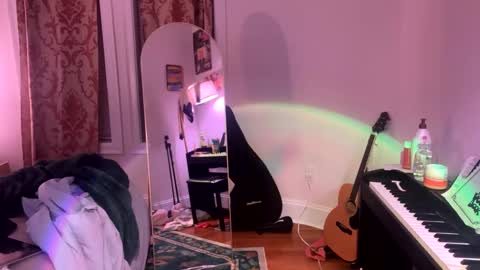 Snapshot of pretty_in_p1nk chatting on December 16, 2024, 5:17 am Sophie online show from December 16, 2024, 5:17 am