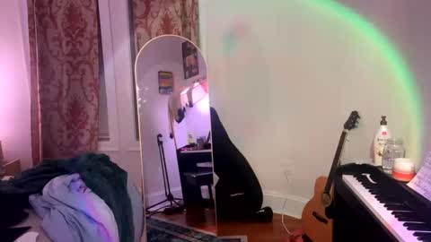 Snapshot of pretty_in_p1nk chatting on December 16, 2024, 8:20 am Sophie online show from December 16, 2024, 8:20 am