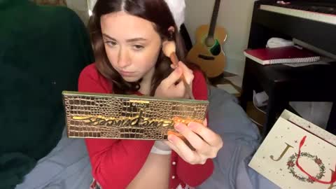 Snapshot of pretty_in_p1nk chatting on December 18, 2024, 3:58 am Sophie online show from December 18, 2024, 3:58 am