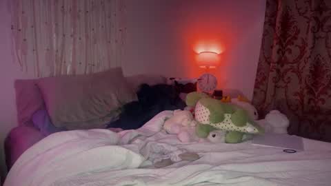 Snapshot of pretty_in_p1nk chatting on January 29, 2025, 3:44 am Sophie online show from January 29, 2025, 3:44 am