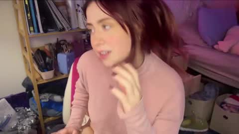 Snapshot of pretty_in_p1nk chatting on February 28, 2025, 1:37 am Sophie online show from February 28, 2025, 1:37 am