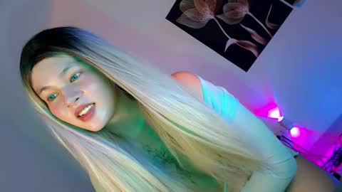 Flor online show from October 8, 2025, 4:54 am