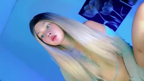 Flor online show from October 26, 2025, 9:42 pm