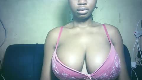 pretty_milan online show from December 16, 2025, 7:35 am