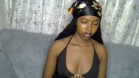 Snapshot of pretty_petite24 chatting on June 24, 2026, 7:29 am pretty_petite24 online show from June 24, 2026, 7:29 am