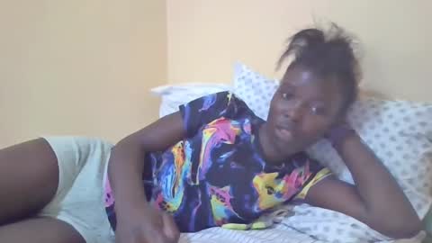 pretty_petite_ebony online show from January 6, 2025, 8:39 pm