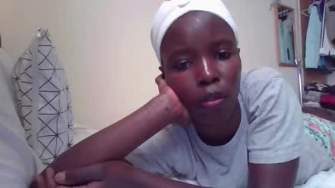 Snapshot of pretty_petite_ebony chatting on October 19, 2025, 1:56 pm pretty_petite_ebony online show from October 19, 2025, 1:56 pm