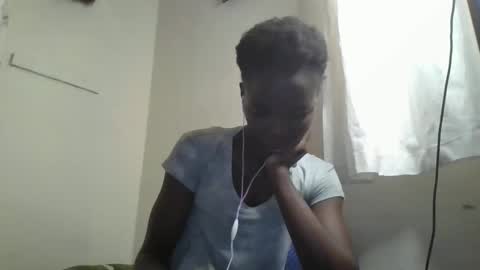 Snapshot of pretty_petite_ebony chatting on October 31, 2025, 4:57 am pretty_petite_ebony online show from October 31, 2025, 4:57 am