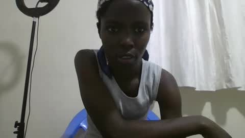 Snapshot of pretty_petite_ebony chatting on November 1, 2025, 5:37 pm pretty_petite_ebony online show from November 1, 2025, 5:37 pm