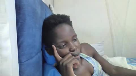 pretty_petite_ebony online show from April 8, 2026, 12:10 am