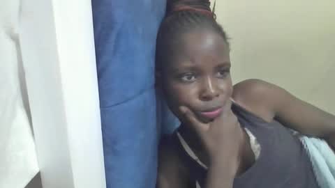 pretty_petite_ebony online show from April 17, 2026, 8:56 pm