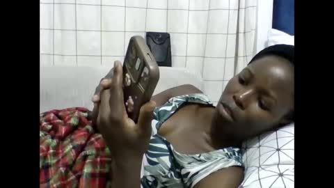 Snapshot of pretty_petite_ebony chatting on June 7, 2026, 2:16 am pretty_petite_ebony online show from June 7, 2026, 2:16 am