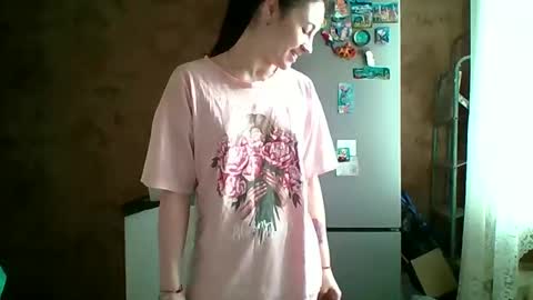 Snapshot of prettybella_7 chatting on May 15, 2026, 3:57 am Bella online show from May 15, 2026, 3:57 am