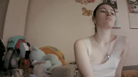 Snapshot of prettybella_7 chatting on May 26, 2026, 9:49 am Bella online show from May 26, 2026, 9:49 am