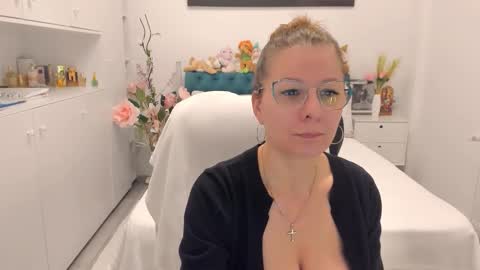 Snapshot of prettyblackeyes chatting on February 16, 2026, 7:04 am wilma online show from February 16, 2026, 7:04 am