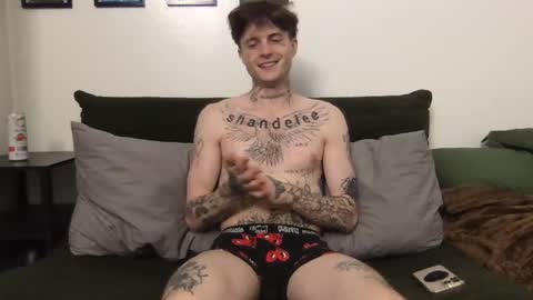 pretty boy online show from October 16, 2025, 4:35 am