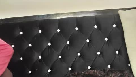 Vee online show from November 4, 2025, 6:12 am