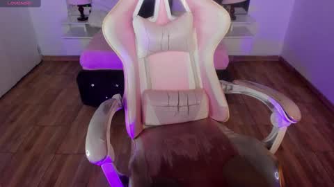 Snapshot of prettycouple420 chatting on December 7, 2024, 10:45 am prettycouple420 online show from December 7, 2024, 10:45 am