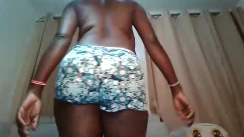 prettydulce online show from September 18, 2025, 2:35 am