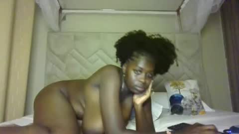 prettydulce online show from March 26, 2026, 3:45 am