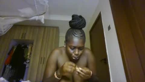 Snapshot of prettydulce chatting on July 15, 2026, 1:27 pm prettydulce online show from July 15, 2026, 1:27 pm