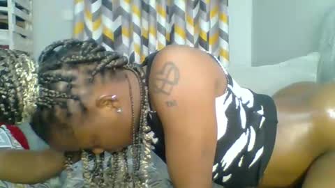 PrettyEla online show from October 31, 2025, 10:44 pm