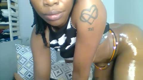 PrettyEla online show from November 25, 2025, 11:27 pm