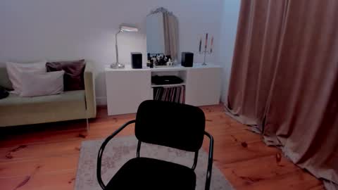 Eva online show from March 11, 2025, 1:37 am