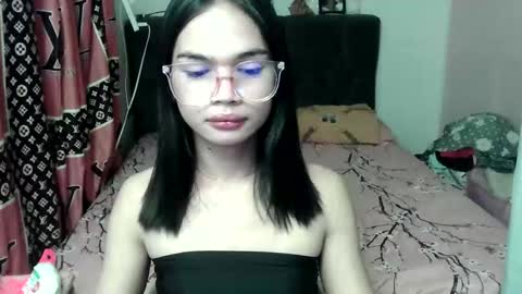 prettykhelcy online show from June 3, 2026, 11:02 am