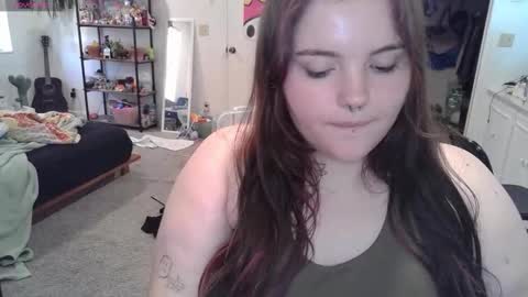 pretttypearl online show from October 25, 2025, 8:58 pm