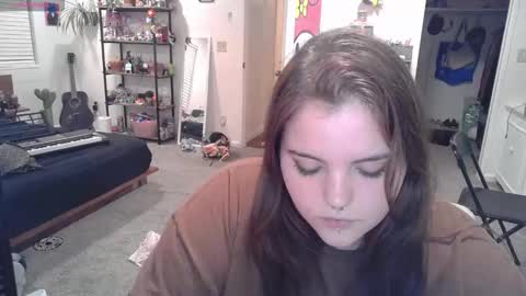 pretttypearl online show from October 31, 2025, 9:21 am