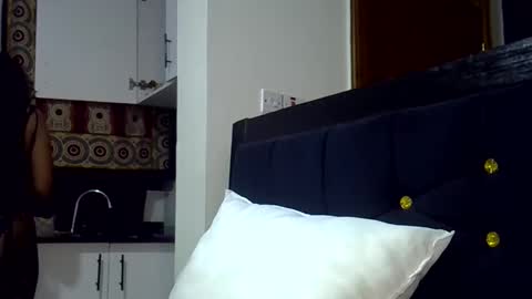 Snapshot of prettysmallsquiter chatting on May 2, 2026, 7:41 pm apple online show from May 2, 2026, 7:41 pm