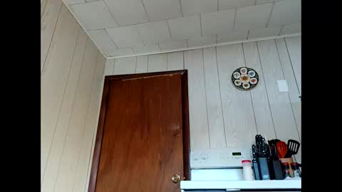 prettysolid7 online show from December 3, 2025, 2:04 pm