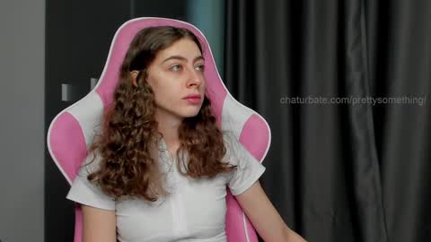 Snapshot of prettysomething chatting on February 6, 2025, 8:18 am Sophie next stream will be at Monday i will wait you guys online show from February 6, 2025, 8:18 am