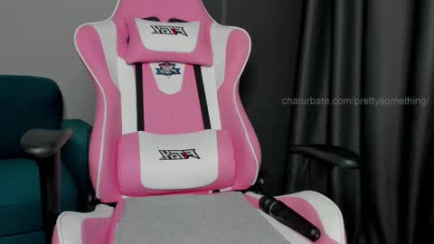 Snapshot of prettysomething chatting on March 8, 2025, 5:28 am Sophie next stream will be at Monday i will wait you guys online show from March 8, 2025, 5:28 am