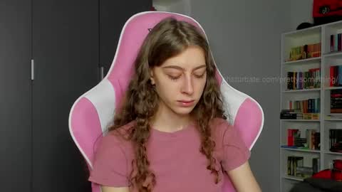 Snapshot of prettysomething chatting on September 29, 2025, 6:07 am Sophie next stream will be at Monday i will wait you guys online show from September 29, 2025, 6:07 am