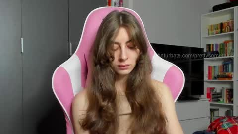 Snapshot of prettysomething chatting on November 17, 2025, 6:30 am Sophie next stream will be at Monday i will wait you guys online show from November 17, 2025, 6:30 am