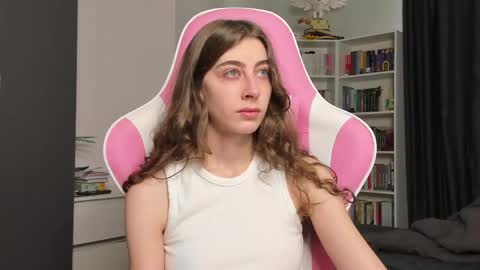 Sophie  next stream will be at Monday  i will wait you guys  online show from June 4, 2026, 8:31 am