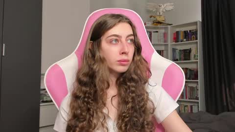 Sophie  next stream will be at Monday  i will wait you guys  online show from June 5, 2026, 6:42 am
