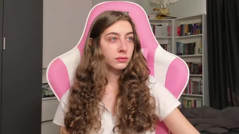 Sophie  next stream will be at Monday  i will wait you guys  online show from June 5, 2026, 6:52 am