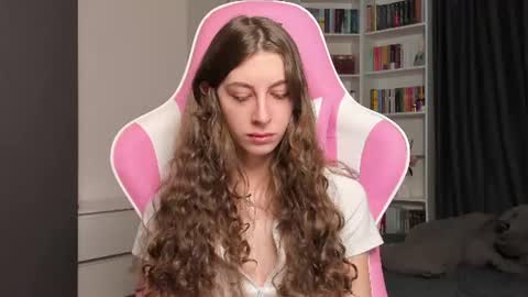Snapshot of prettysomething chatting on July 6, 2026, 5:37 am Sophie next stream will be at Monday i will wait you guys online show from July 6, 2026, 5:37 am