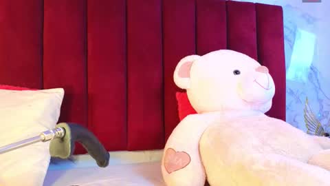 PRINCEPOPPY  online show from November 5, 2025, 9:04 pm