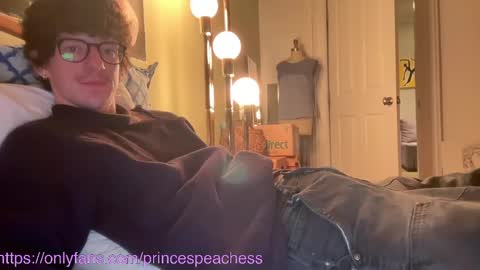 Peaches online show from November 7, 2025, 3:50 am