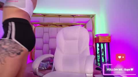 Snapshot of princess_helena_ chatting on February 28, 2025, 12:43 am princess helena online show from February 28, 2025, 12:43 am