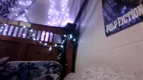 Holly love online show from October 30, 2025, 9:37 pm