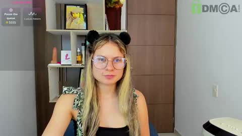 Snapshot of princessmariana25 chatting on October 18, 2025, 8:53 pm princessmariana25 online show from October 18, 2025, 8:53 pm