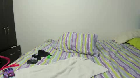 Snapshot of priscilasmiith25 chatting on February 19, 2025, 7:05 pm PriscilaSmiith online show from February 19, 2025, 7:05 pm