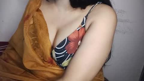 priyu_ online show from November 17, 2025, 10:04 pm